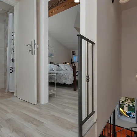 House Nede *