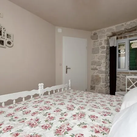 بيت للعطل House Nede Tučepi